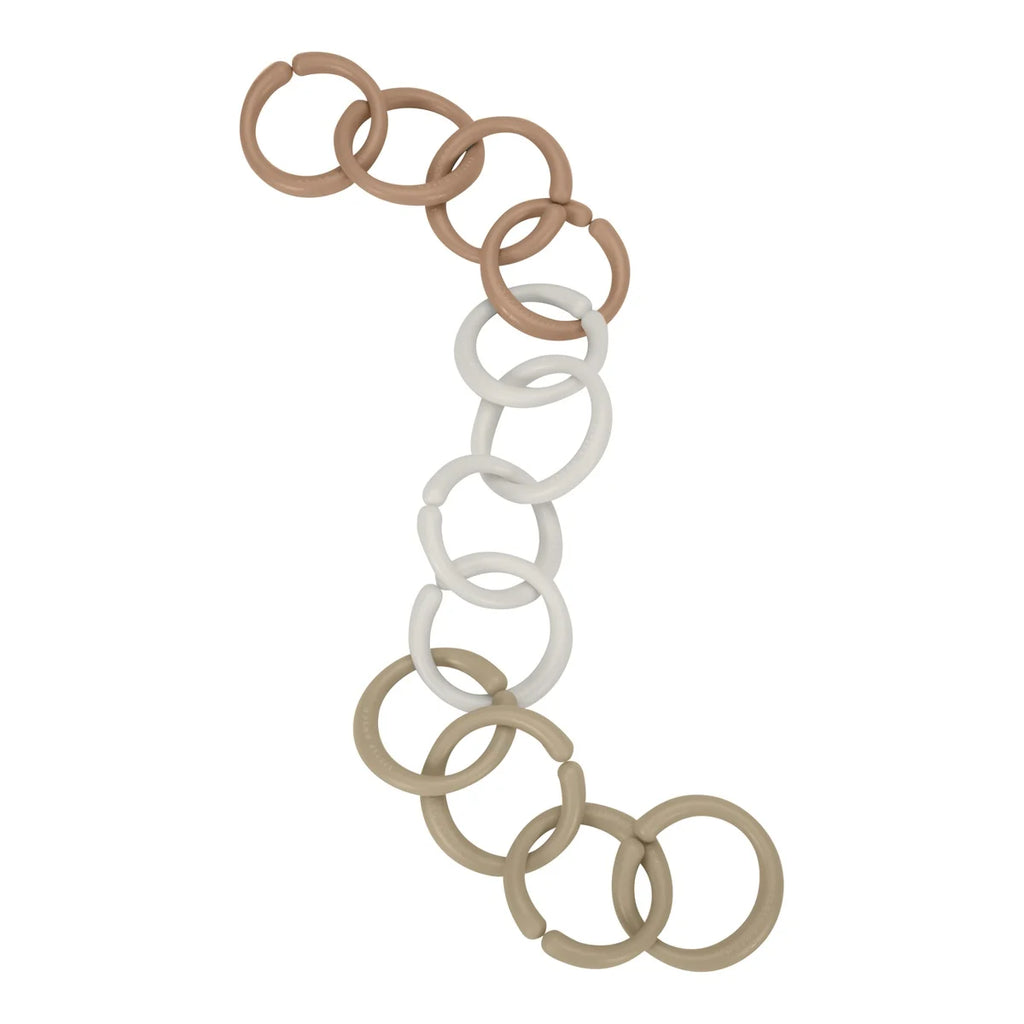 Little Dutch speelgoedringen Little Loops beige, lange ketting van ringen schuin