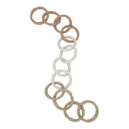 Little Dutch speelgoedringen Little Loops beige, lange ketting van ringen schuin