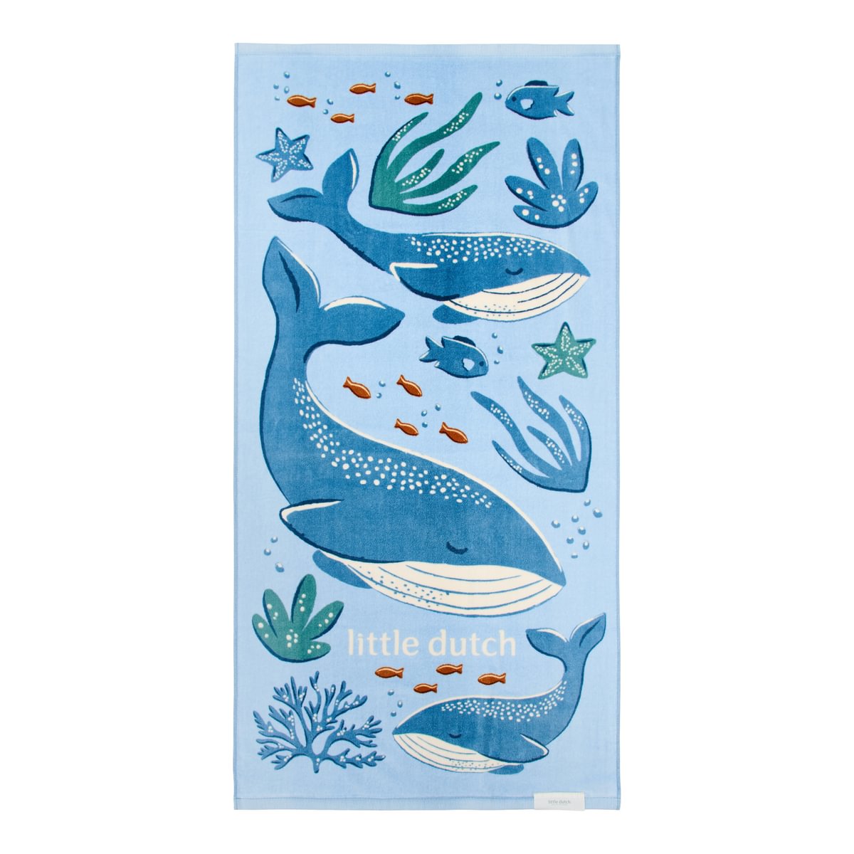 Little Dutch strandhanddoek Ocean World Blue met walvissen, volledig uitgespreid