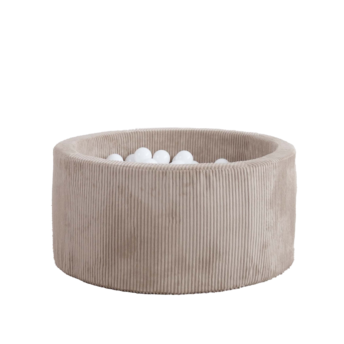 Moje ballenbad Velvet Rib beige gevuld met witte ballen, op witte achtergrond