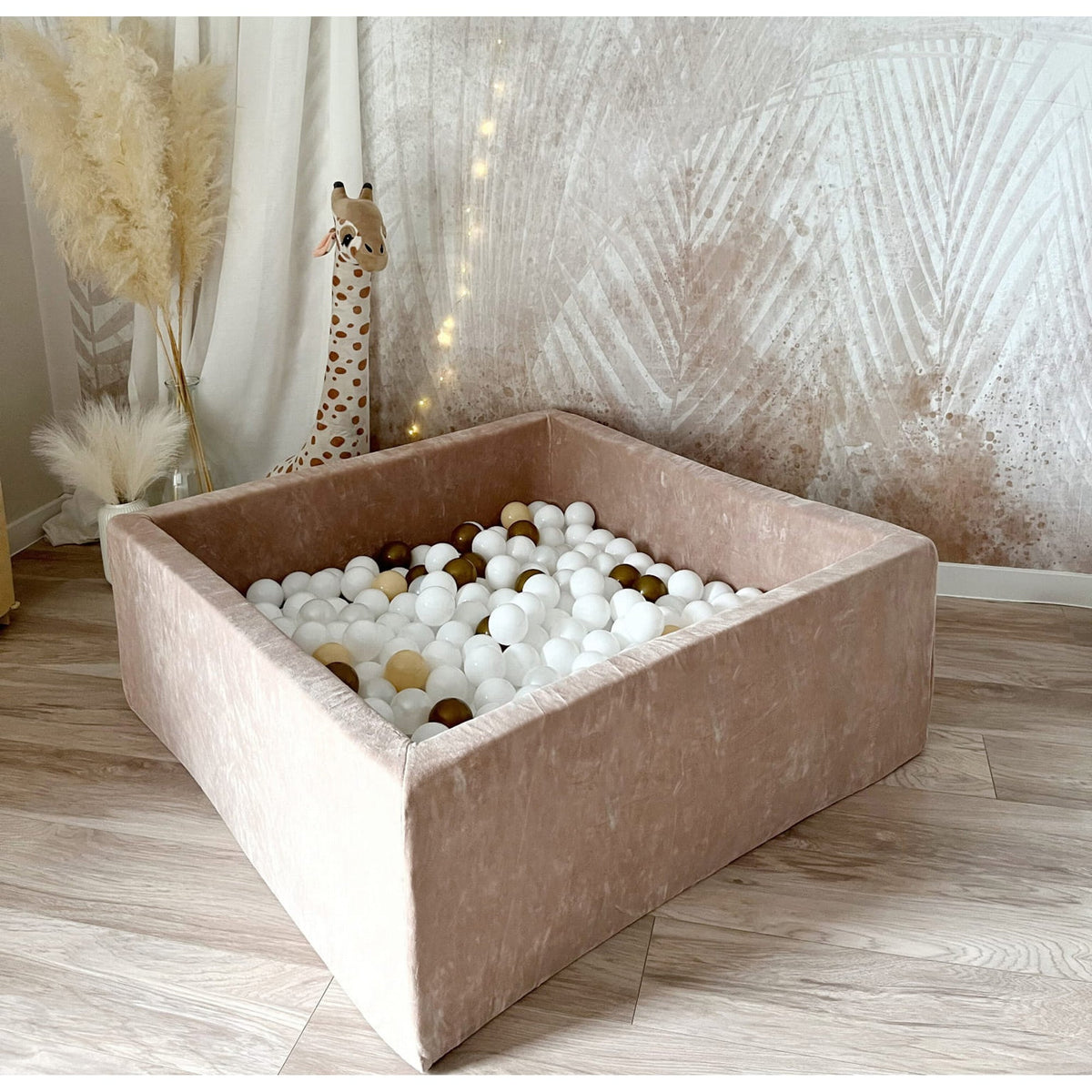 Moje vierkant ballenbad met playset Soft Velvet beige, trap, glijhelling en blok op witte achtergrond