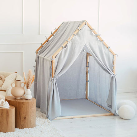 Moje Playhouse Scandi II blauw, vooraanzicht van het speelhuisje
