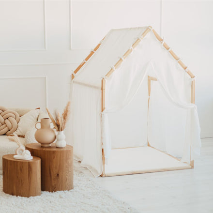 Moje Playhouse Scandi II wit, vooraanzicht van het speelhuisje