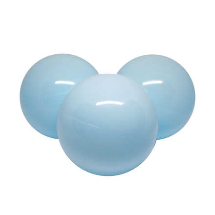 Moje set ballen baby blauw voor het ballenbad, op witte achtergrond