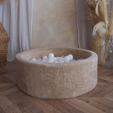 Witte Moje ballen in een Moje ballenbad Teddy beige