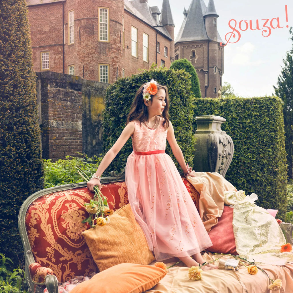 Meisje draagt de Souza Evelynn prinsessenjurk
