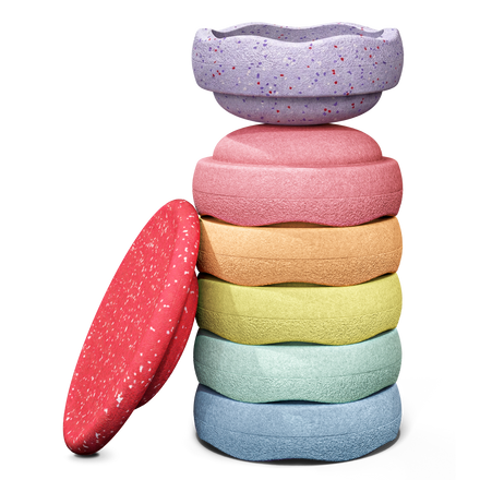 Stapelstein Winter Special Rainbow Set Pastel, stenen gestapeld met een lila steen bovenop