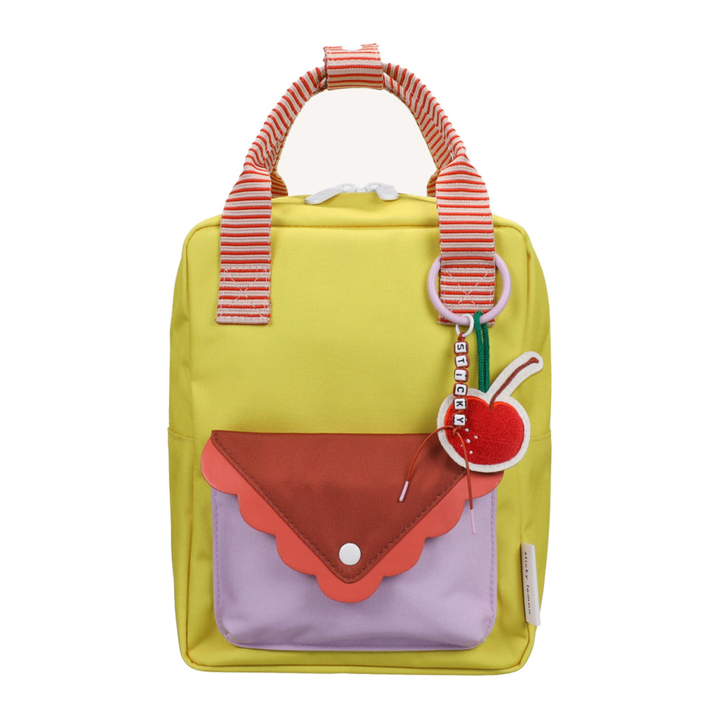 Sticky Lemon Rugzak Small Sticky Memories Special Edition Cherry On The Cake, vooraanzicht met geborduurde taart-sleutelhanger
