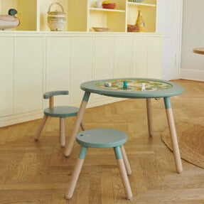 Stokke MuTable speeltafel V2 Clover Green, in de lage stand