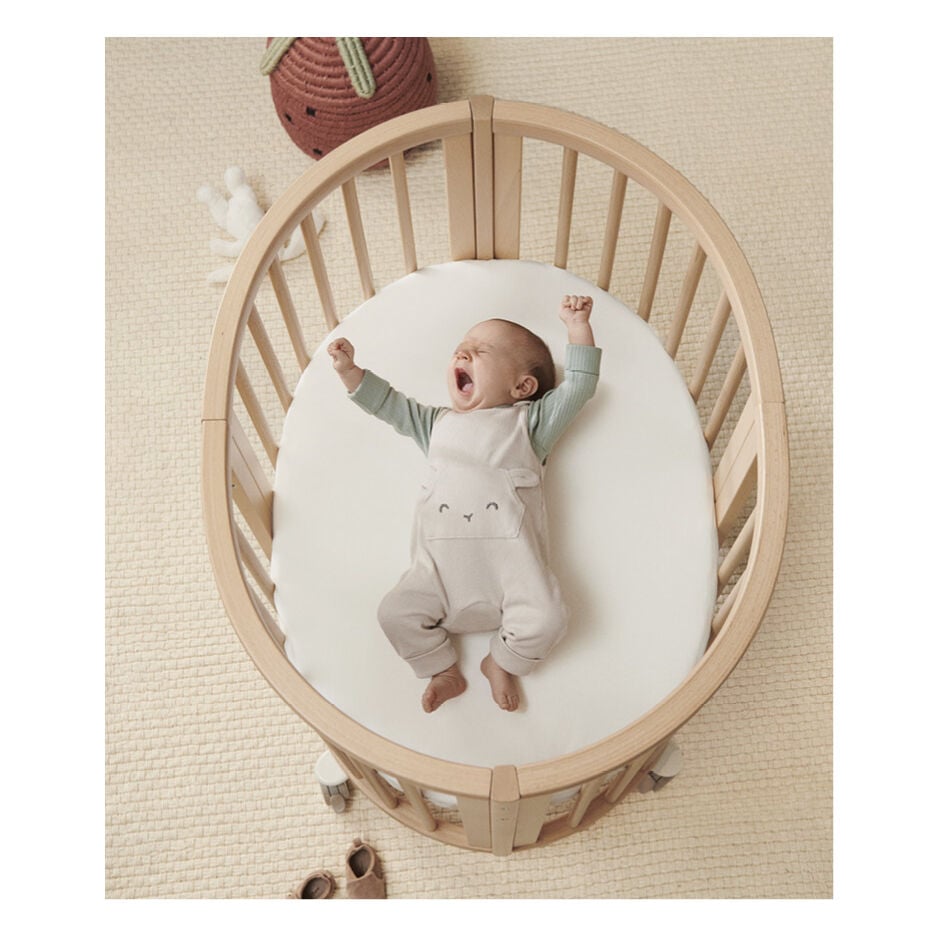 Stokke Sleepi Mini Bed Natural, packshot op witte achtergrond