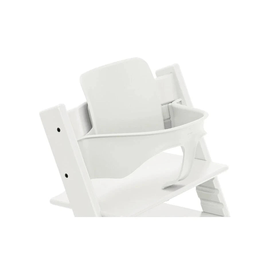 Stokke Tripp Trapp Baby Set V2 White op een witte Tripp Trapp kinderstoel