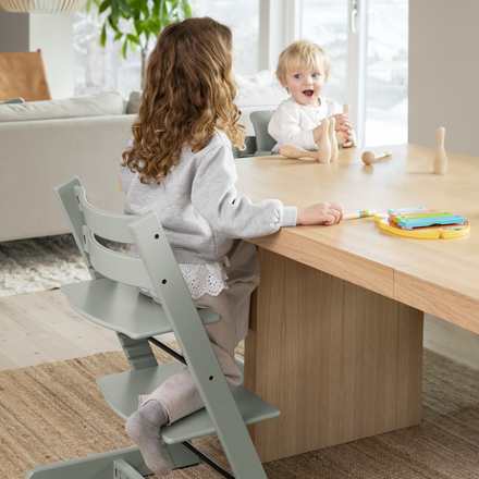Stokke Tripp Trapp Stoel Beukenhout Glacier Green, sfeerbeeld, met Baby Set 2