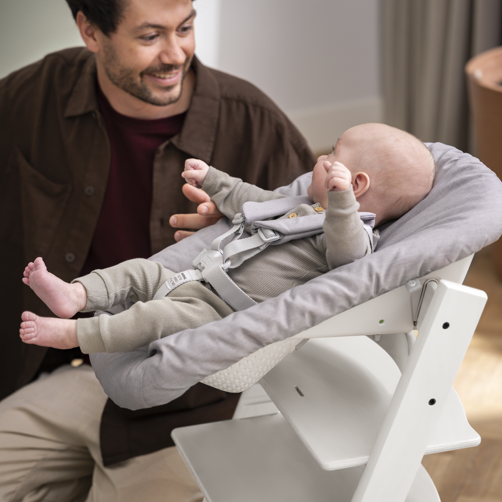 Stokke Tripp Trapp Stoel Beukenhout Wit, sfeerbeeld, met Newborn Set