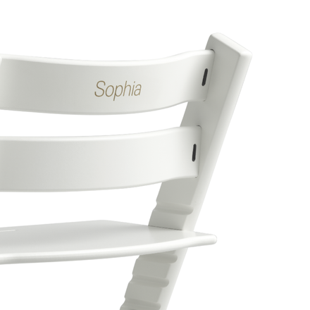 Stokke Tripp Trapp Stoel Beukenhout Wit, detailbeeld, met gravure