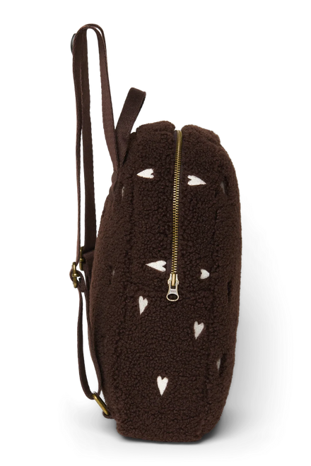 Studio Noos Mini Rugzakje Chocolate Teddy Hearts, zijkant met verstelbare bandjes