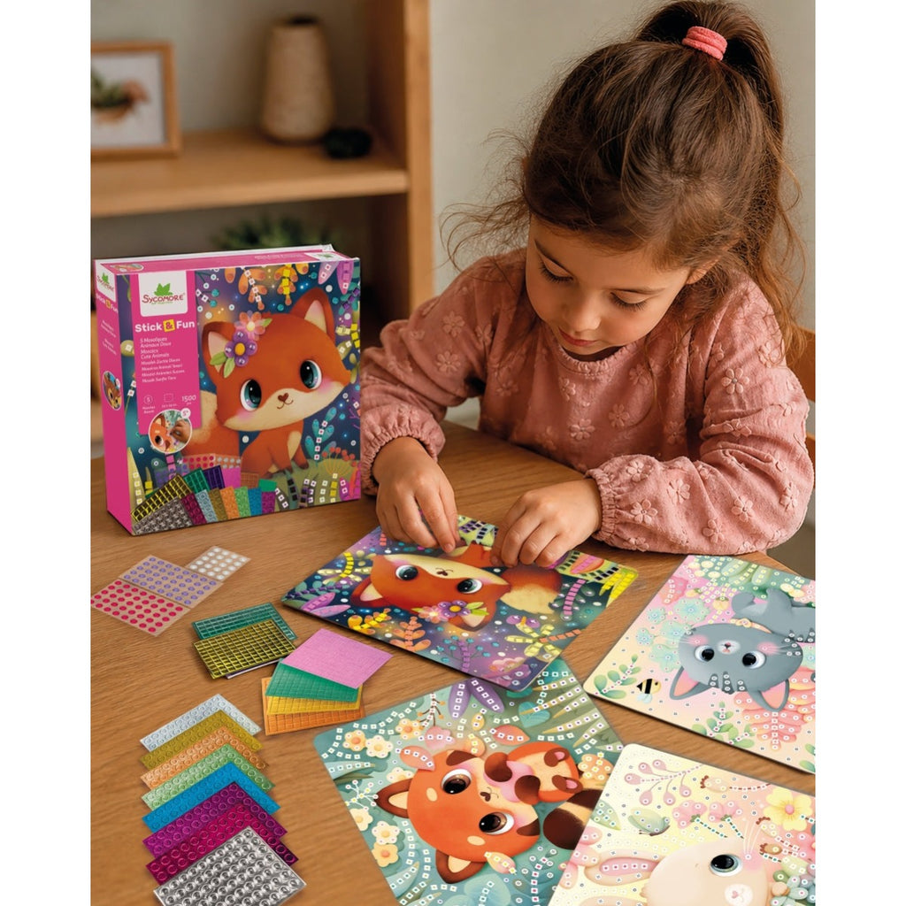 Kind knutselt met Sycomore Stick & Fun Mozaïek Zachte dieren