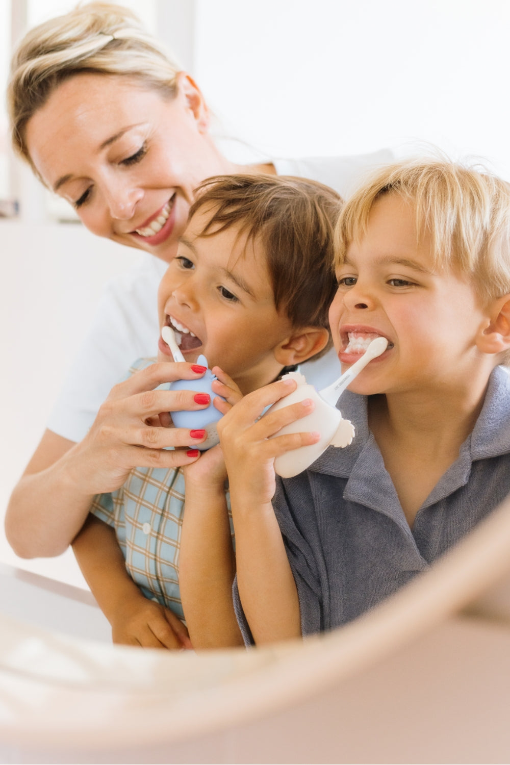 The Zoofamily Zoo Toothbrush sonische kindertandenborstel, sfeerbeeld met de Wasbeer