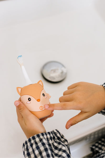 The Zoofamily Zoo Toothbrush sonische kindertandenborstel, sfeerbeeld met de Vos