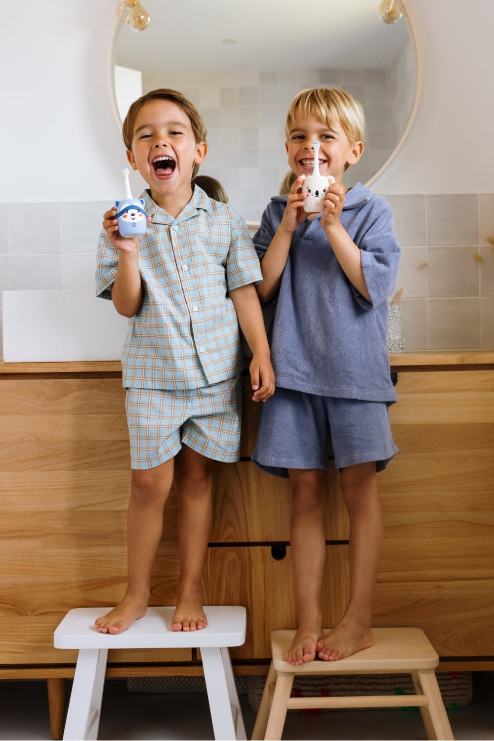 The Zoofamily Zoo Toothbrush sonische kindertandenborstel, sfeerbeeld met de Wasbeer