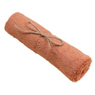 Timboo medium handdoek bamboe Sunrise Orange, opgerolde handdoek met touwtje