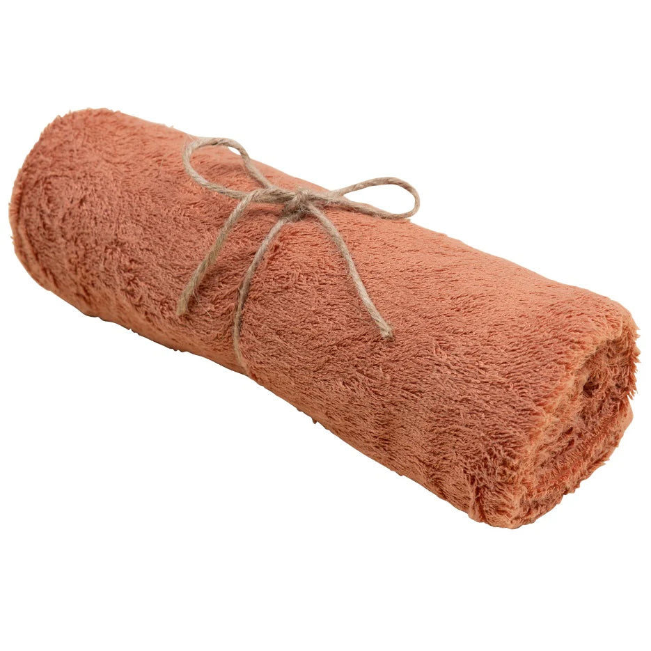 Timboo grote handdoek bamboe Sunrise Orange, opgerolde handdoek met touwtje