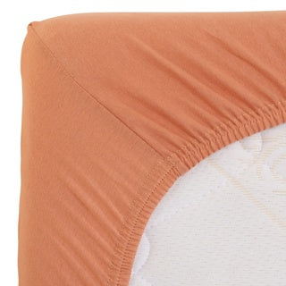 Timboo hoeslaken van bamboejersey in Sunrise Orange rond een matras