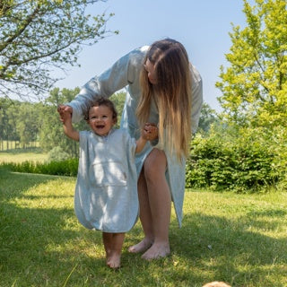 Timboo badponcho met V-hals Riviera Blue, vooraanzicht met kap