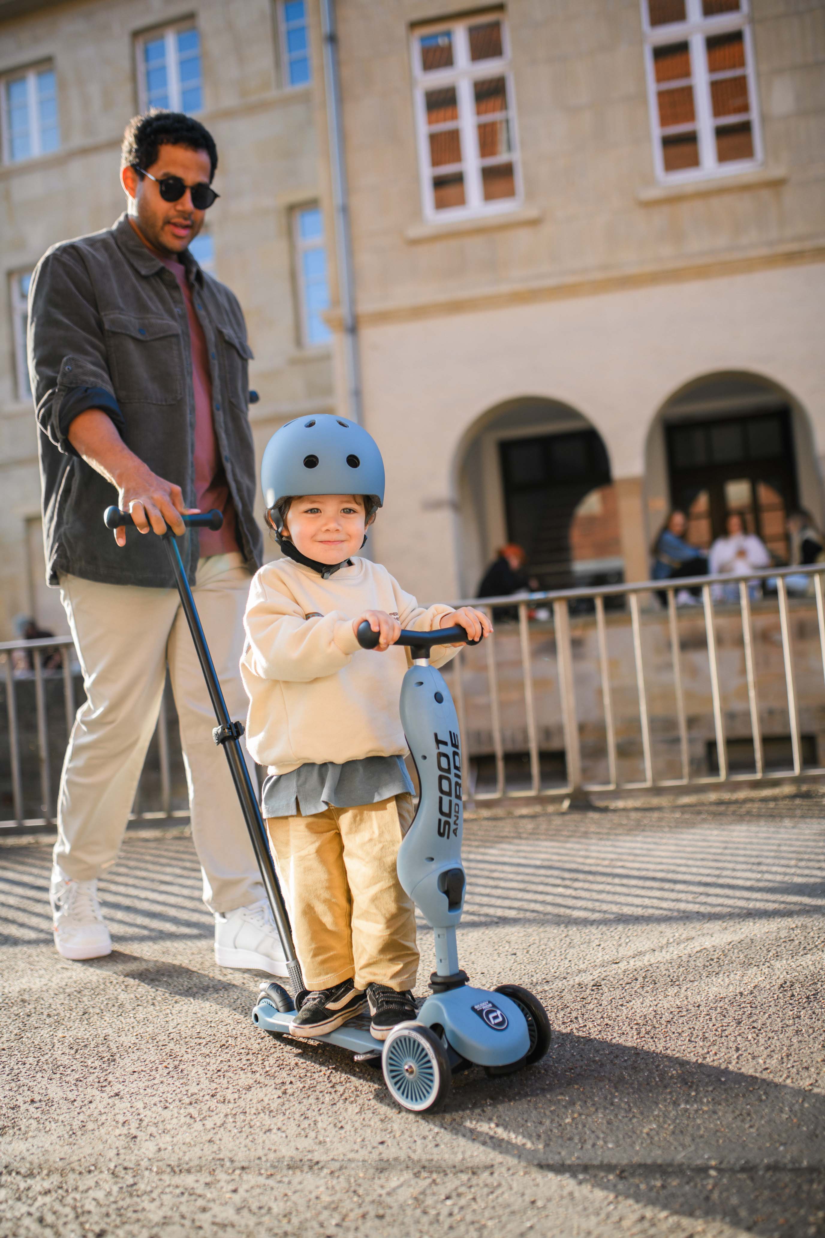 Scoot & Ride Unisex – Highwaykick 1 Lifestyle Kickboard voor baby's, met zitjes en bak, luipaard Scoot & Ride Unisex – Highwaykick 1 Lifestyle Kickboard voor baby's, met zitjes en bak, luipaard