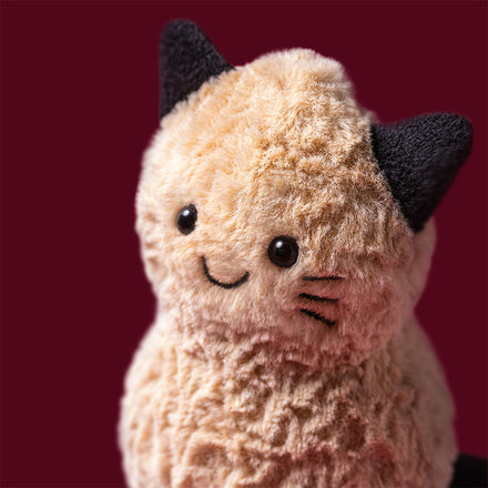 Jellycat knuffel Peanut Cat uit de Amuseables collectie, kattenlook bij De Gele Flamingo