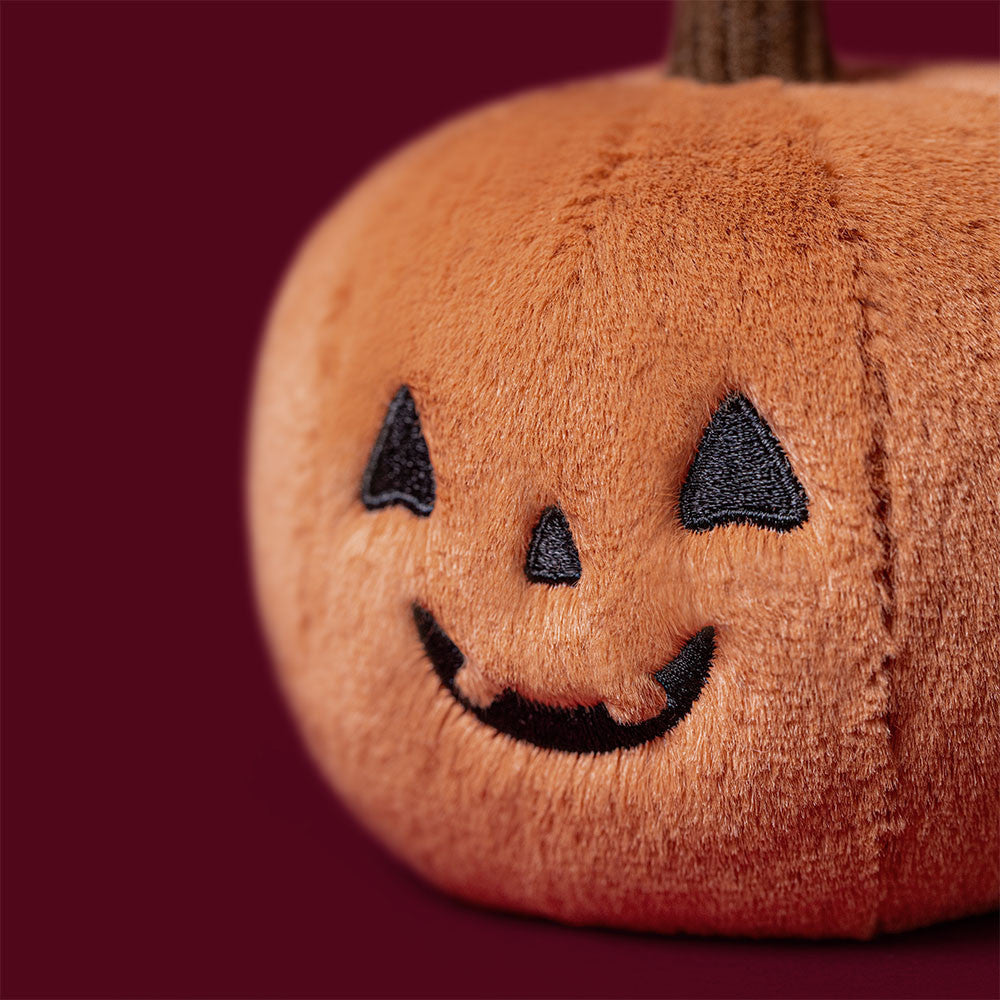 Jellycat Ooky Jack O Lantern knuffel die achter de draaitafel ieder feestje op gang brengt bij De Gele Flamingo