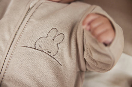 * Jollein Slaapzak Met Afritsbare Mouw 90cm Sleepy Miffy Terry | Nougat