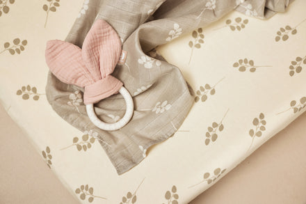 Jollein Bijtring Siliconen Bunny Ears | Wild Rose