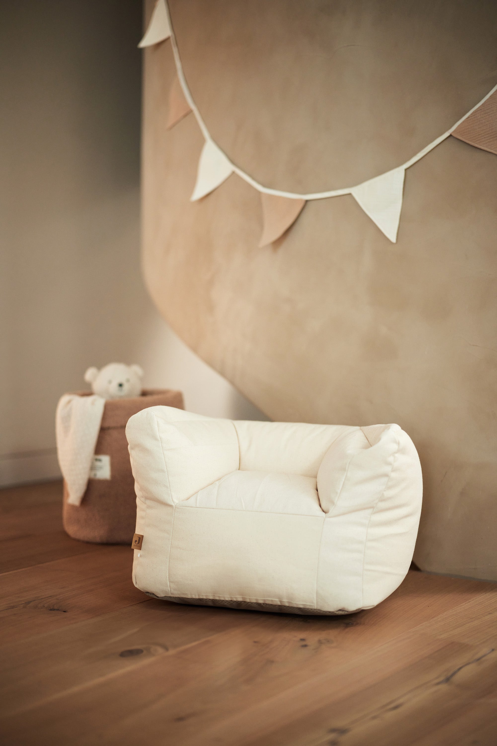 Annika kinderfauteuil van teddystof in gebroken wit Annika kinderfauteuil van teddystof in gebroken wit