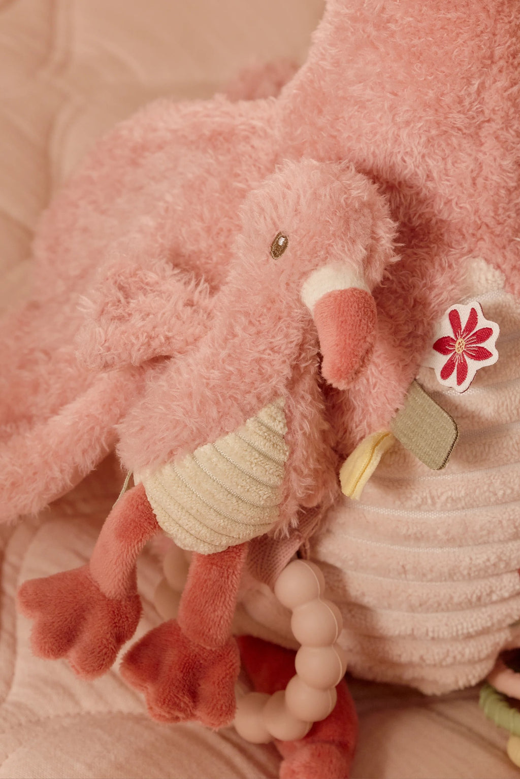 Little Dutch Activiteitenknuffel Safari Friends Flamingo met bijtring, bij De Gele Flamingo