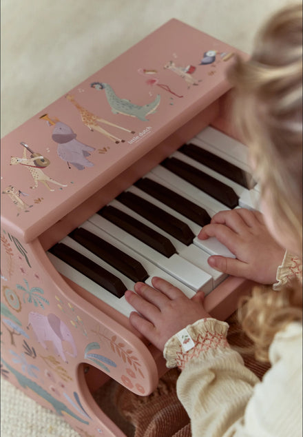 Roze houten piano van Little Dutch die hand-oogcoördinatie bevordert, bij De Gele Flamingo