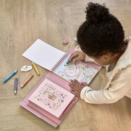 Kleurboek met ringband van Little Dutch om pagina's makkelijk om te slaan, De Gele Flamingo.