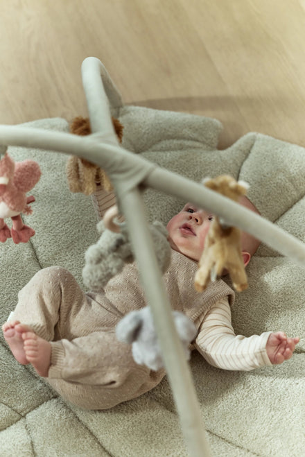 Boog van het Little Dutch Speeltapijt Safari Friends met hangende knuffels, De Gele Flamingo
