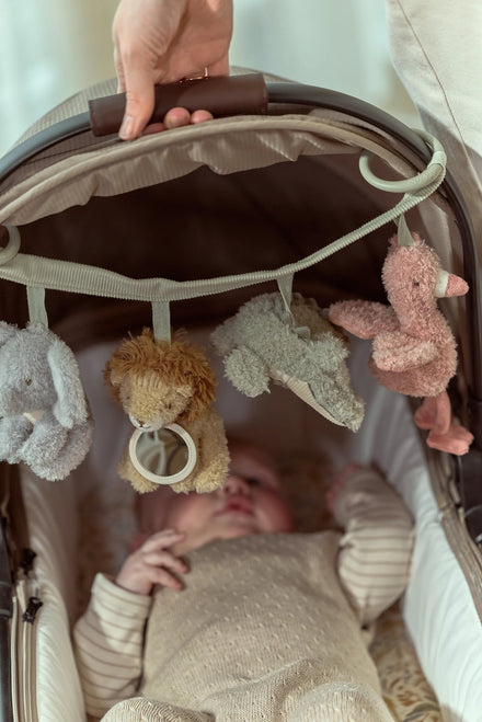 Little Dutch Wagenspanner Safari Friends aan de kinderwagen, te koop bij De Gele Flamingo