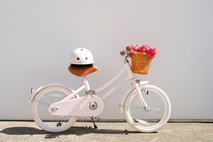 De Gele Flamingo toont de Banwood Classic Vintage 14 inch pink met terugtraprem en veilige wielrem.