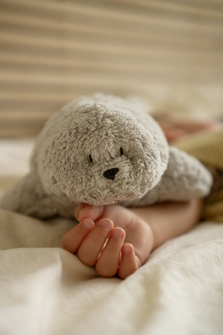 Moonie 2.0 - Knuffel Hartslag en Licht | Humming Zeehondje Seal Gray
