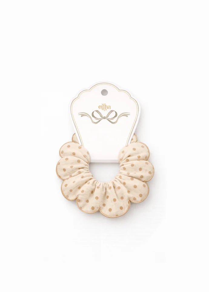 Mrs. Ertha haar scrunchie Blush Dots van 100% biologisch katoen met geschulpte rand, bij De Gele Flamingo
