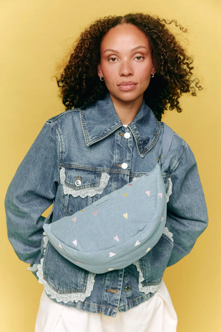 Studio Noos Adult Fanny Pack Denim Hearts van 38 x 10 x 20 cm, heuptas bij De Gele Flamingo