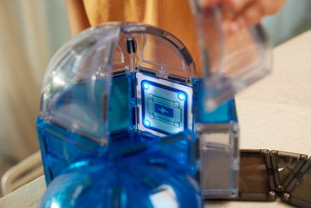 Lichttegels van de Cleverclixx Space Mission Pack branden bij magnetisch contact, bij De Gele Flamingo