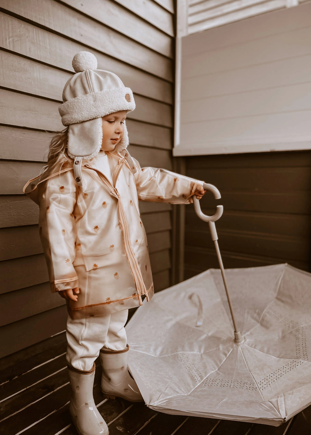 * Mrs. Ertha Drizzles - Regenjas | Strawberries Mood