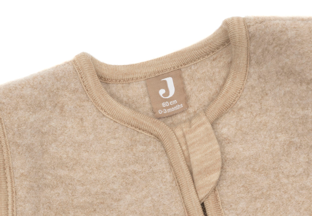 Jollein babyslaapzak Merino Wol Natural met afritsbare mouwen, verkrijgbaar bij De Gele Flamingo.