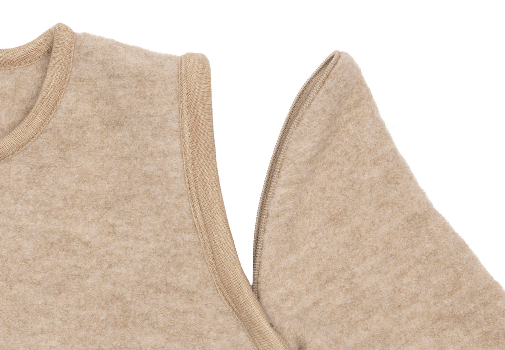 Detail van de rits van de Jollein wollen slaapzak Natural 60 cm, TOG 2,0 tot 2,5, De Gele Flamingo.