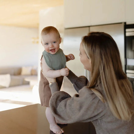 Mushie Muslin Bib Slab 2-Pack | Roman Green/Fog