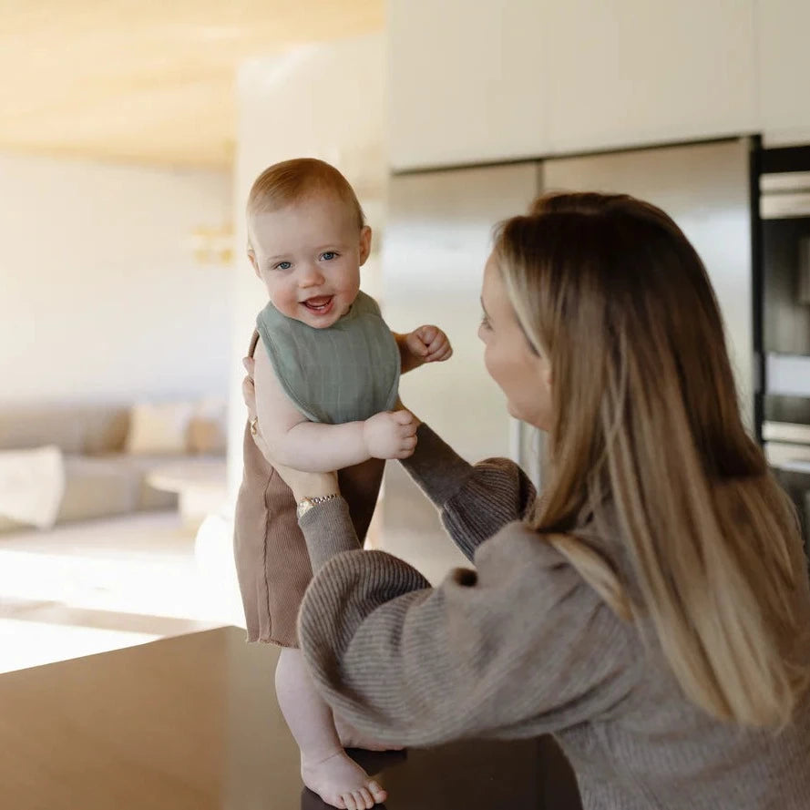 Mushie Muslin Bib Slab 2-Pack | Roman Green/Fog