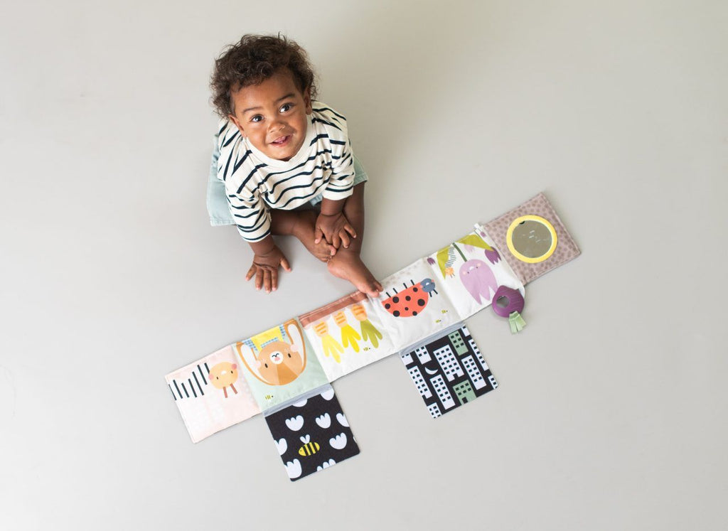 Taf Toys Contrast Baby Knisperboekje Urban Garden