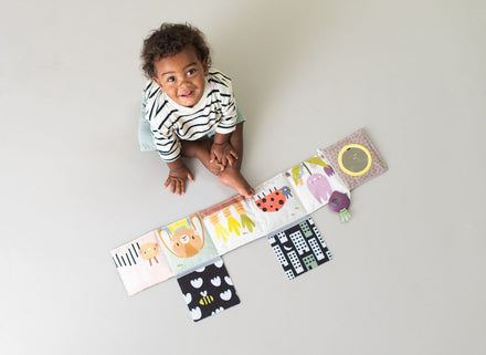 Taf Toys Contrast Baby Knisperboekje Urban Garden